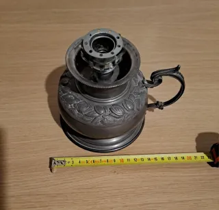 Lampada in peltro decorata