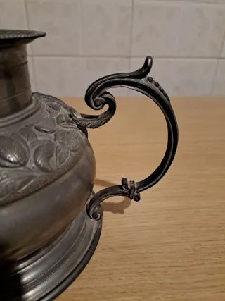 Lampada in peltro decorata