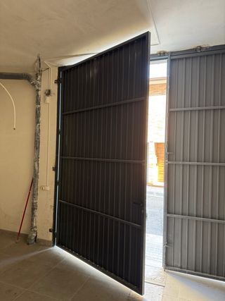 Puerta metálica 3,5 x 3,25m