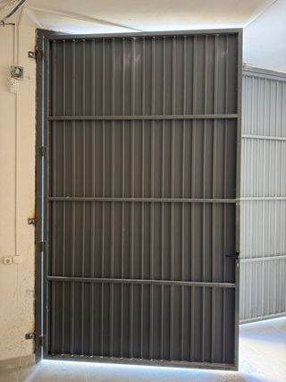 Puerta metálica 3,5 x 3,25m