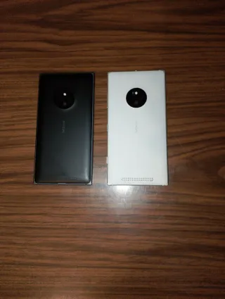 Nokia Telefono Nero e Bianco Moderno