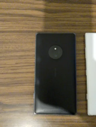 Nokia Telefono Nero e Bianco Moderno