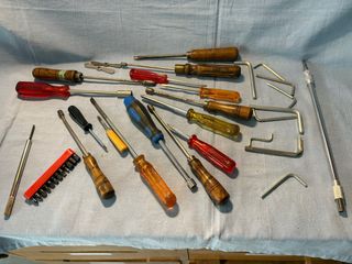 Lote destornilladores y llaves con mango todo 10€