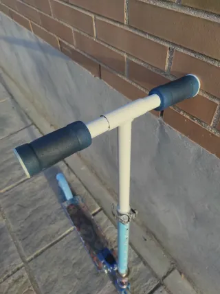 Patinete infantil 2 ruedas azul y blanco de Frozen