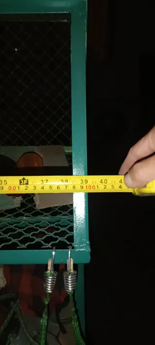 Estantería metálica industrial con ruedas