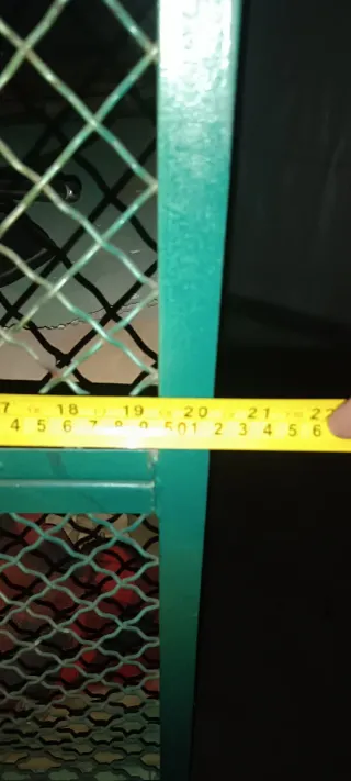 Estantería metálica industrial con ruedas