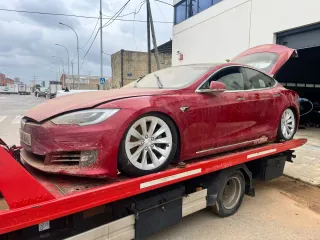 Tesla Model S 2018