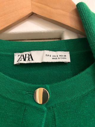 Chaqueta punto Zara verde botones dorados