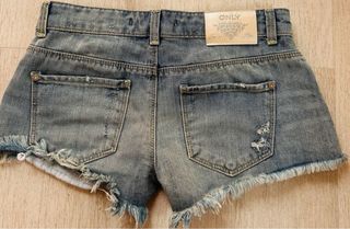 Short “Only” jeans strappati vita bassa Y2K