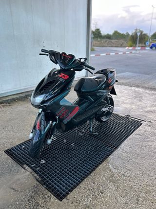 Yamaha Aerox Negra