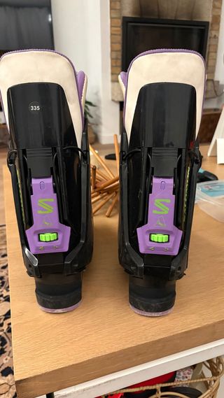 Botas de esquí Salomon negras y moradas