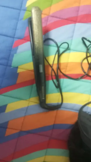 Plancha de pelo Remington Negra y Dorada