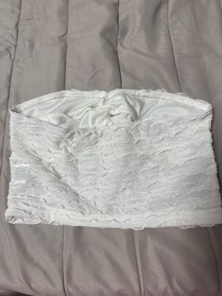 Top blanco con volantes