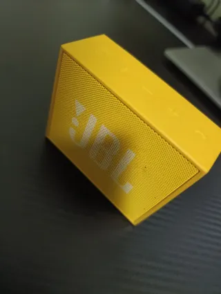 Altavoz JBL Amarillo