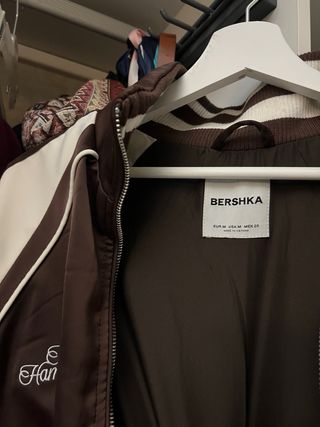 Chaqueta Bomber Bershka Marrón y Blanca