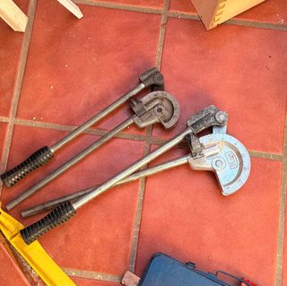 Curvadora de tubos manual