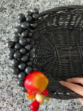 Cesta de mimbre lacada en negro – Decorativa