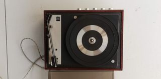 Tocadiscos Bettor EF-41 para reparar