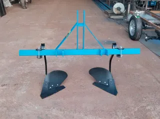 Arado dos surcos aporcador alomador acaballonadora