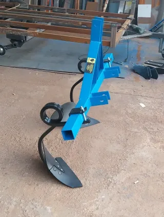 Arado dos surcos aporcador alomador acaballonadora