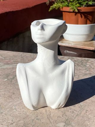 Vaso busto donna in gesso