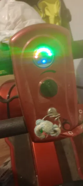 Scooter Eléctrica Roja y Negra