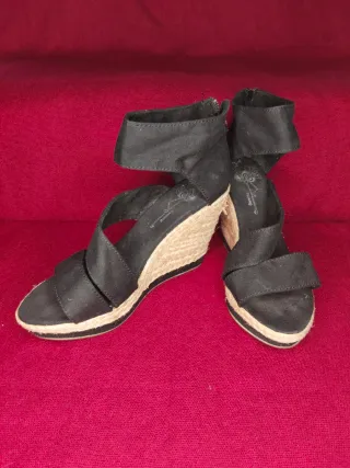 Sandalias cuña Bershka negras talla 41