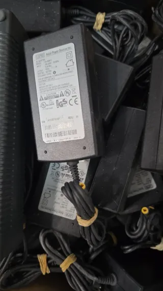 Lote de cargadores de corriente