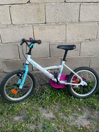 Bicicleta infantil Btwin blanca y rosa 16 pulgadas
