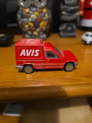 Coche de juguete Avis rojo