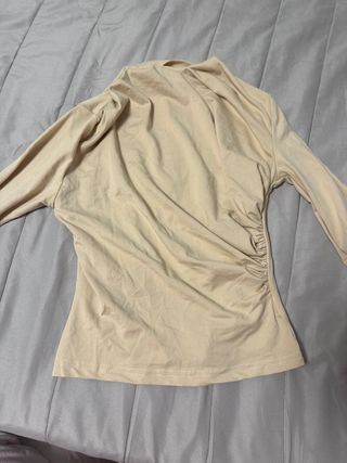 Camiseta beige manga larga
