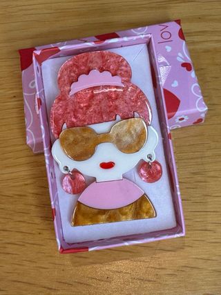 Broche mujer gafas sol rosa y dorado