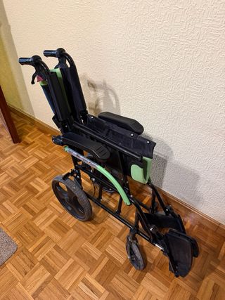 Silla de ruedas plegable