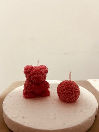 Candele fatte a mano a forma di orsetto e sfera