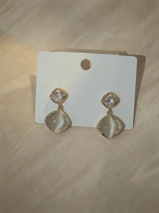 Orecchini pendenti geometrici occhio di gatto