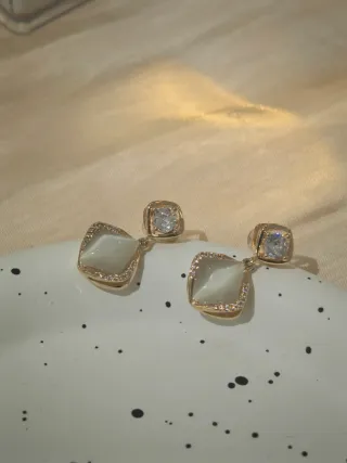 Orecchini pendenti geometrici occhio di gatto