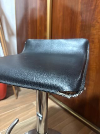 Taburete de barra negro