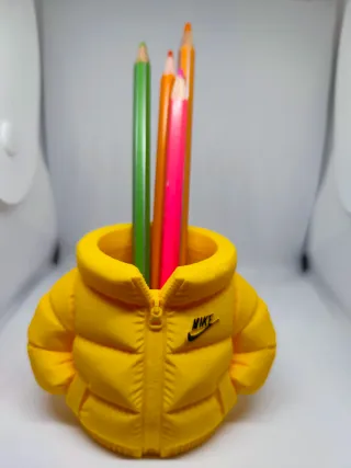 Porta canetas casaco Nike amarelo