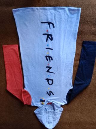 CON ETIQUETA FRIENDS Sudadera Vestido con capucha.