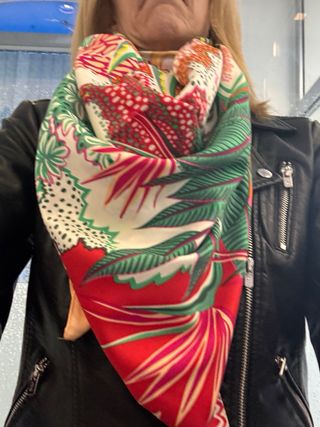 Pañuelo estampado colores vibrantes