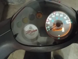 Piaggio Zip Scooter Blanca