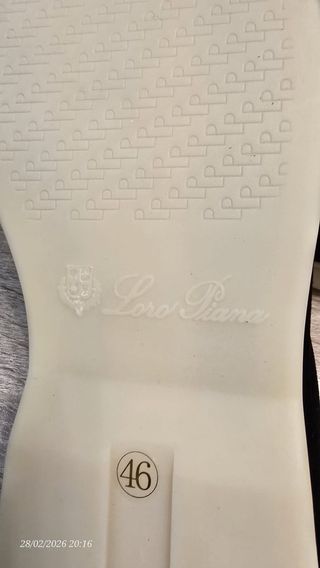 Mocasín de ante negro para hombre.