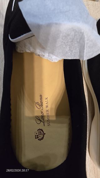 Mocasín de ante negro para hombre.