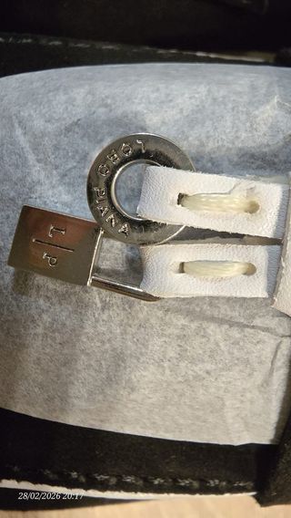 Mocasín de ante negro para hombre.