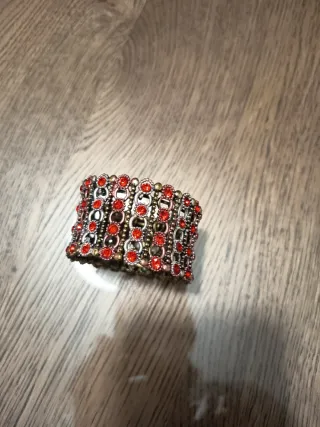 Brazalete con piedras rojas de 3,5cm de ancho