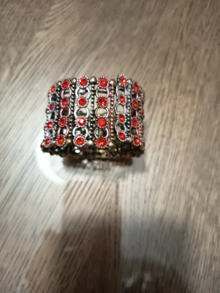 Brazalete con piedras rojas de 3,5cm de ancho