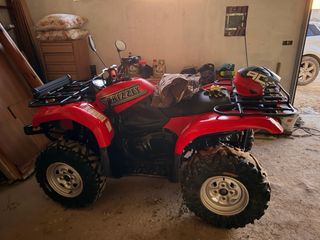 Quad Yamaha Grizzly Rojo y Negro