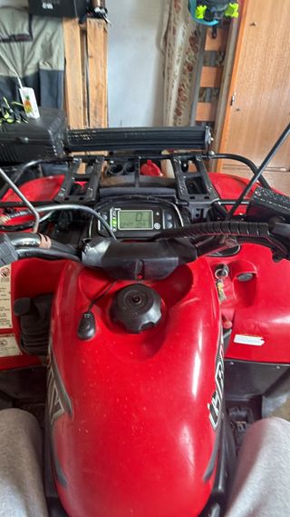 Quad Yamaha Grizzly Rojo y Negro