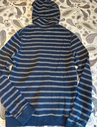 Chaqueta con capucha rayas azul y gris