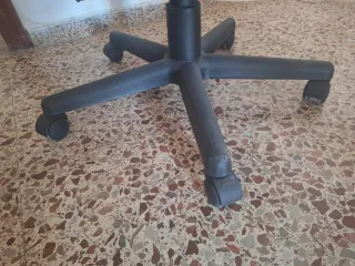 Silla de oficina giratoria gris